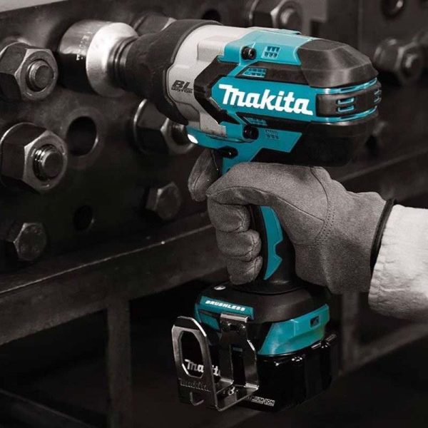 So sánh Máy siết bu lông Makita DTW1002 với các sản phẩm cùng phân khúc