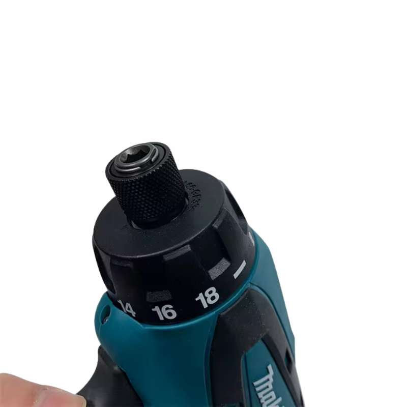 So sánh Makita DF030DZ với các dòng máy khoan pin mini khác
