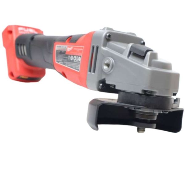 Ứng dụng máy mài Milwaukee M18 FSAG100XB trong thực tế thi công