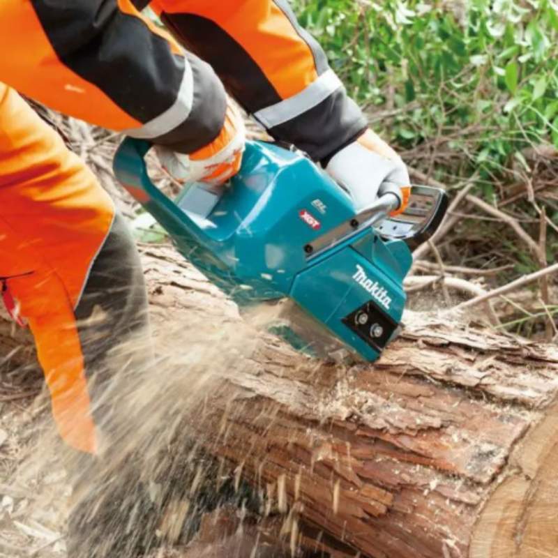Ứng dụng thực tế của Máy cưa xích dùng pin Makita UC020GZ 1600W