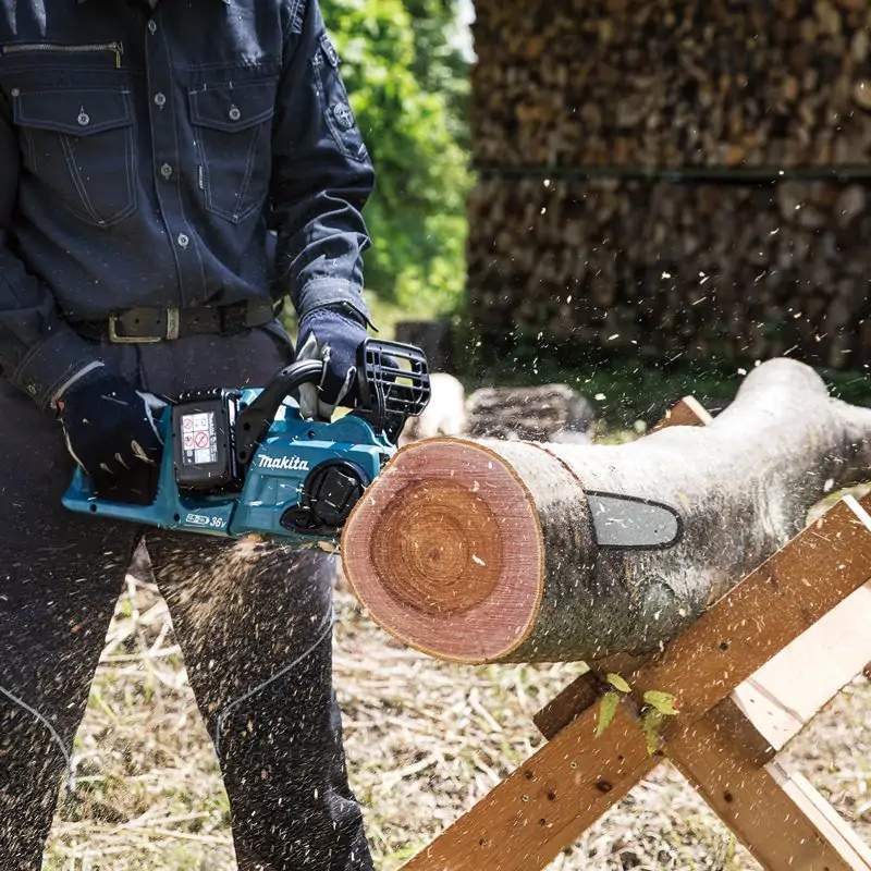 Ứng dụng thực tiễn của Máy cưa xích dùng pin Makita DUC357 18V 350mm