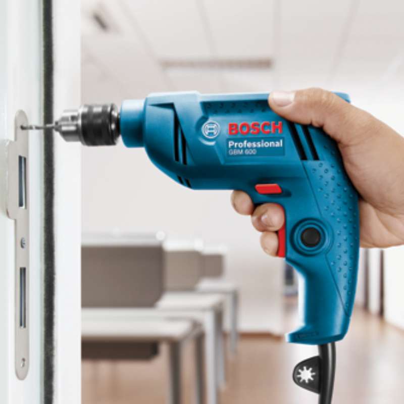 Ứng dụng thực tế của máy khoan Bosch GBM600RE