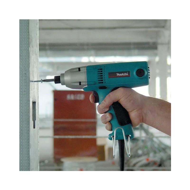 Ứng dụng thực tế của máy vặn vít Makita 6952 cho mọi nhu cầu