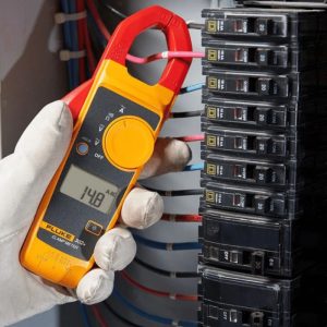 Ampe kìm Fluke 302 giúp kiểm tra điện áp, đo điện trở