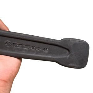 Dòng cờ lê Kingtony 10A0-46 được sản xuất từ thép Cr-V nên mang đến độ chắc chắn và chống mài mòn