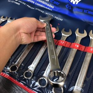 Kingtony-1215mr có 14 chi tiết giúp người sử dụng xử lý được nhiều việc hơn thay vì mua lẻ từng cái