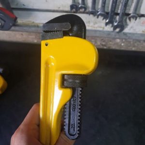 Mỏ lết răng Stanley 84-467 thường được sử dụng trong các công việc đường ống, cơ khí